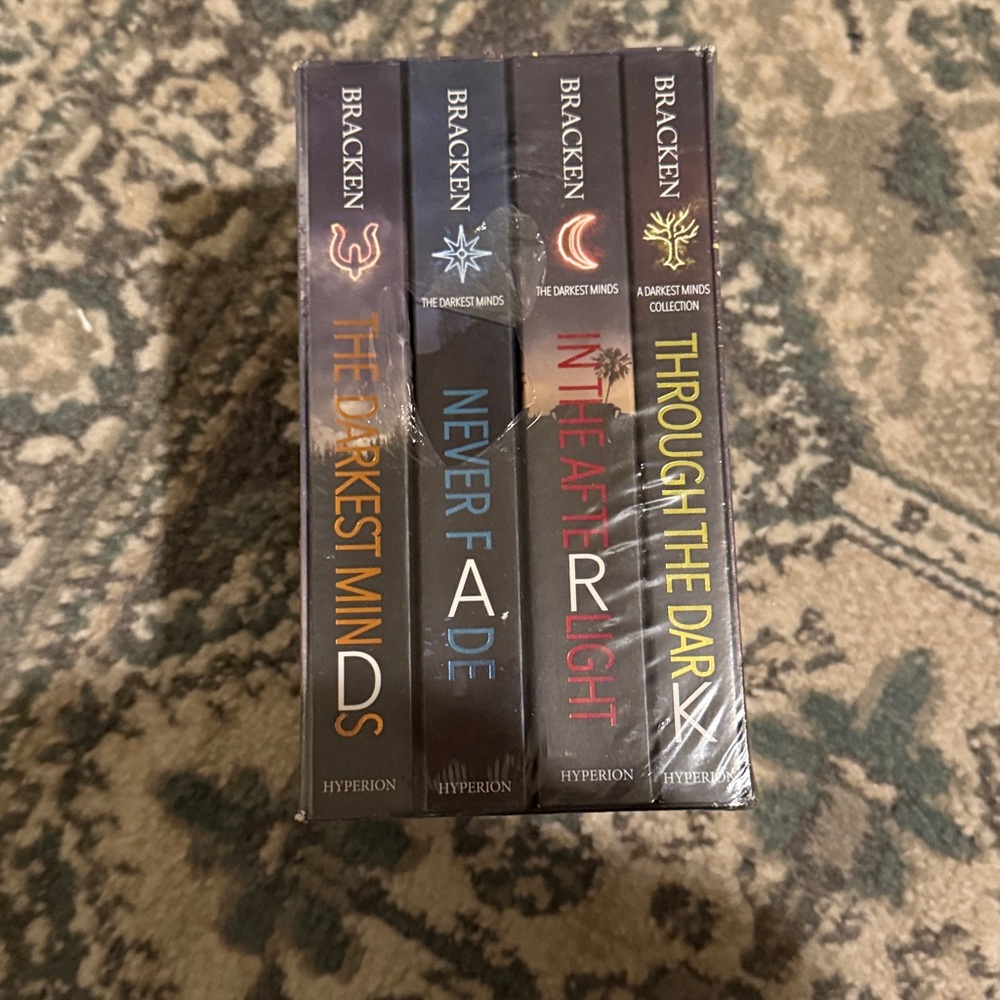 New sealed Darkest Minds 4 Book Series by Alexandra Bracken